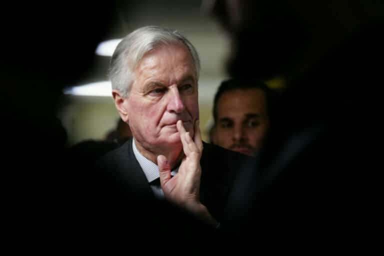 1717807 la menace de censure qui pese sur michel barnier est de plus en plus importante